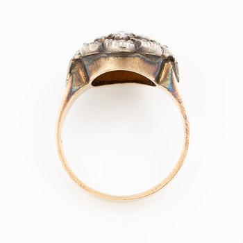 Ring, 18K guld och silver med rosenslipade diamanter, delvis omkring sekelskiftet 1900.