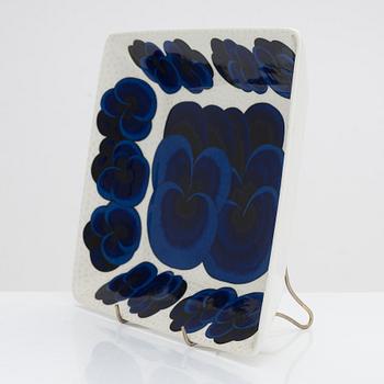 Birger Kaipiainen, a ceramic dish, marked Birger Kaipiainen Arabia Art Made in Finland.