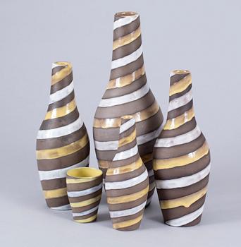VASER, 5 st, lergods, "Spiral", Ingrid Atterberg, Upsala-Ekeby. 1950-tal.