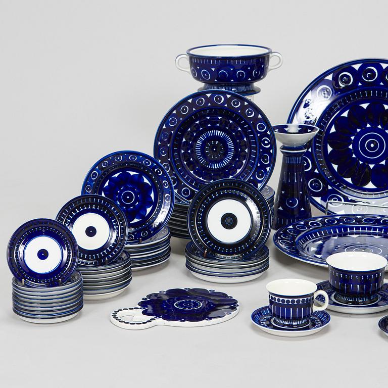 Ulla Procopé, A 75piece dinnerware and coffee service, "Valencia", Arabia 1960s.
