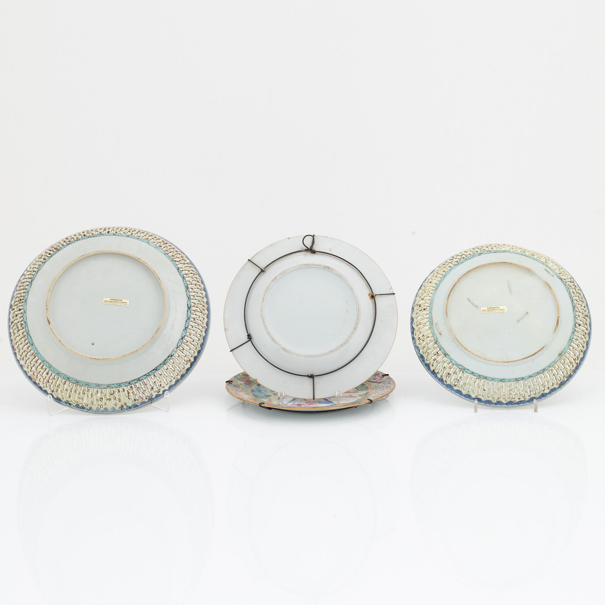A group of four Chinese dishes, Qianlong (1736-95) and 19th century Canton.