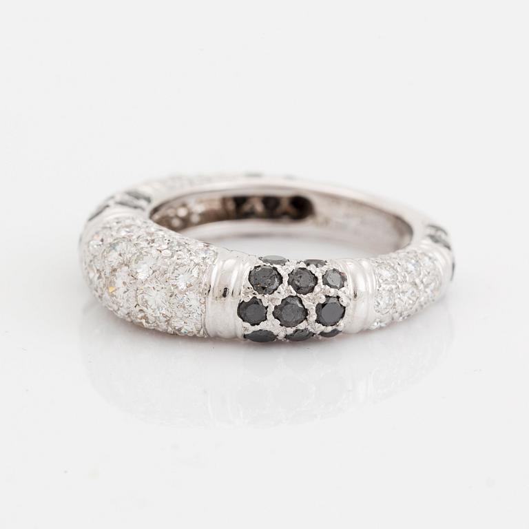 An 18K white gold Grisogono ring set with round brilliant-cut diamonds.