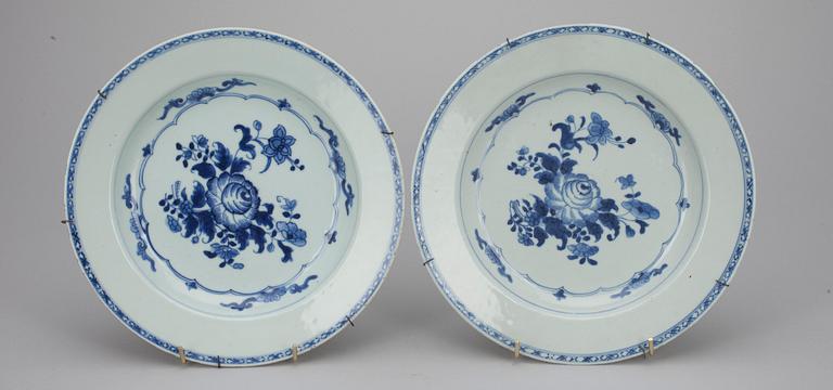 TALLRIKAR, 2+3, porslin, snarlika, Kina 1700-tal.