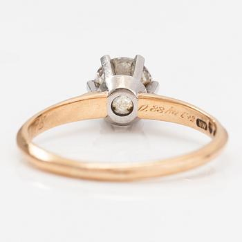 Sormus, 18K kultaa ja timantti n. 0.88 ct yht. Westerback, Helsinki 1973.