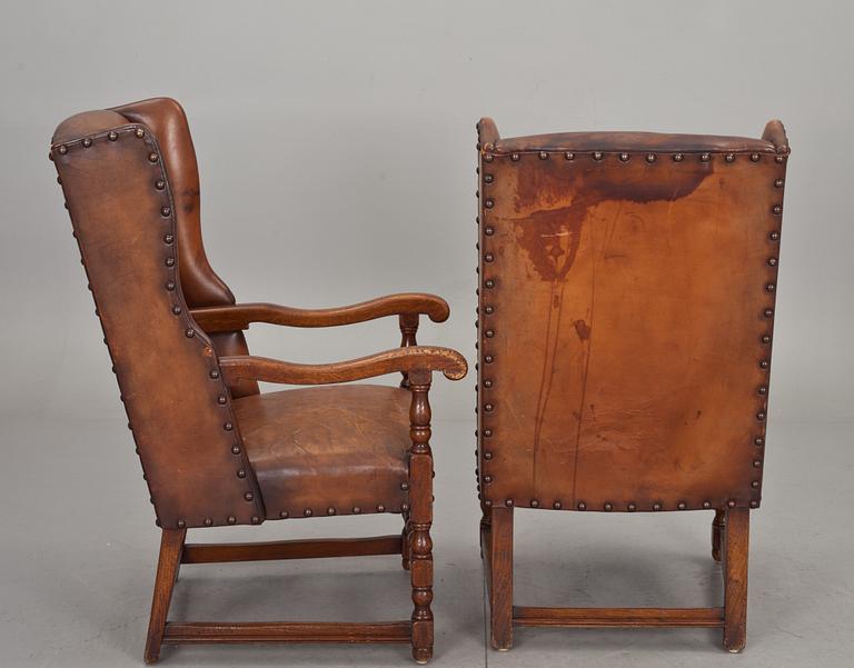 KARMSTOLAR, ett par, barockstil, 1900-talets första hälft.