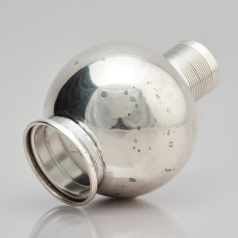 Nils Fougstedt, a vase and bowl, Fabriksaktiebolaget Kronsilver, 1930s.