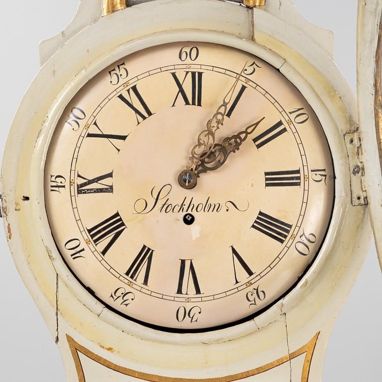 A long-case clock, 19th century.