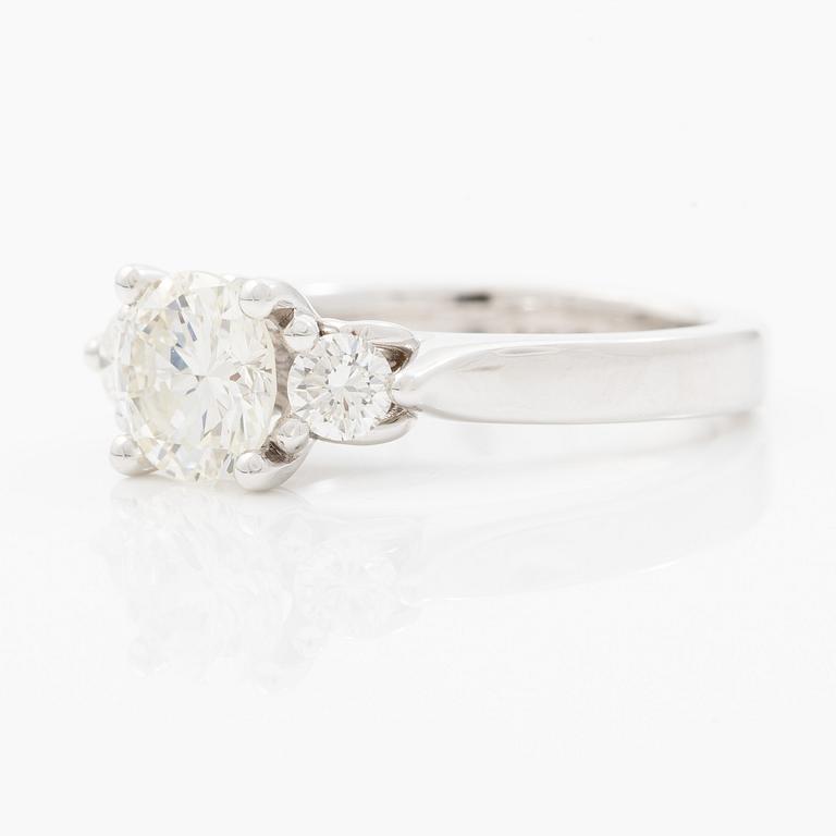 Ring in 18K white gold set with brilliant-cut diamonds. Accompanied by IGI report.