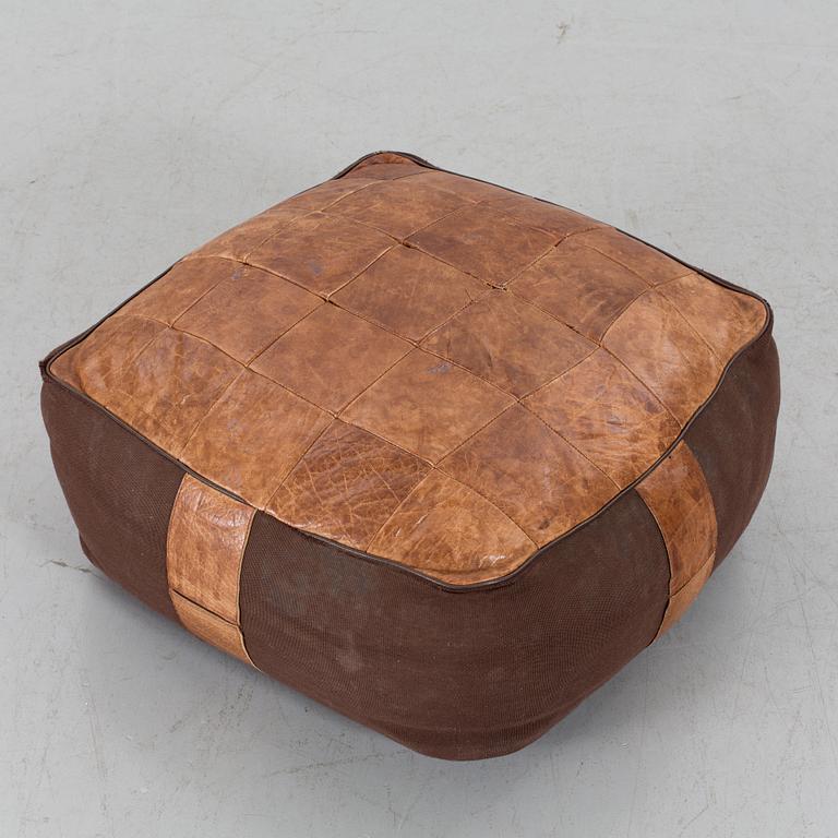 FOTPALL/SITTPUFF, läder.