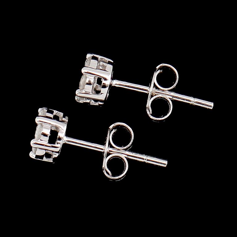 ÖRHÄNGEN, 1 par, 18 k vitguld, 14 briljantslipade diamanter tot 0.26 ct.