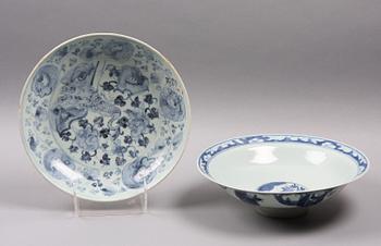 SKÅL, samt 2 SKÅLFAT, porslin, Kina.