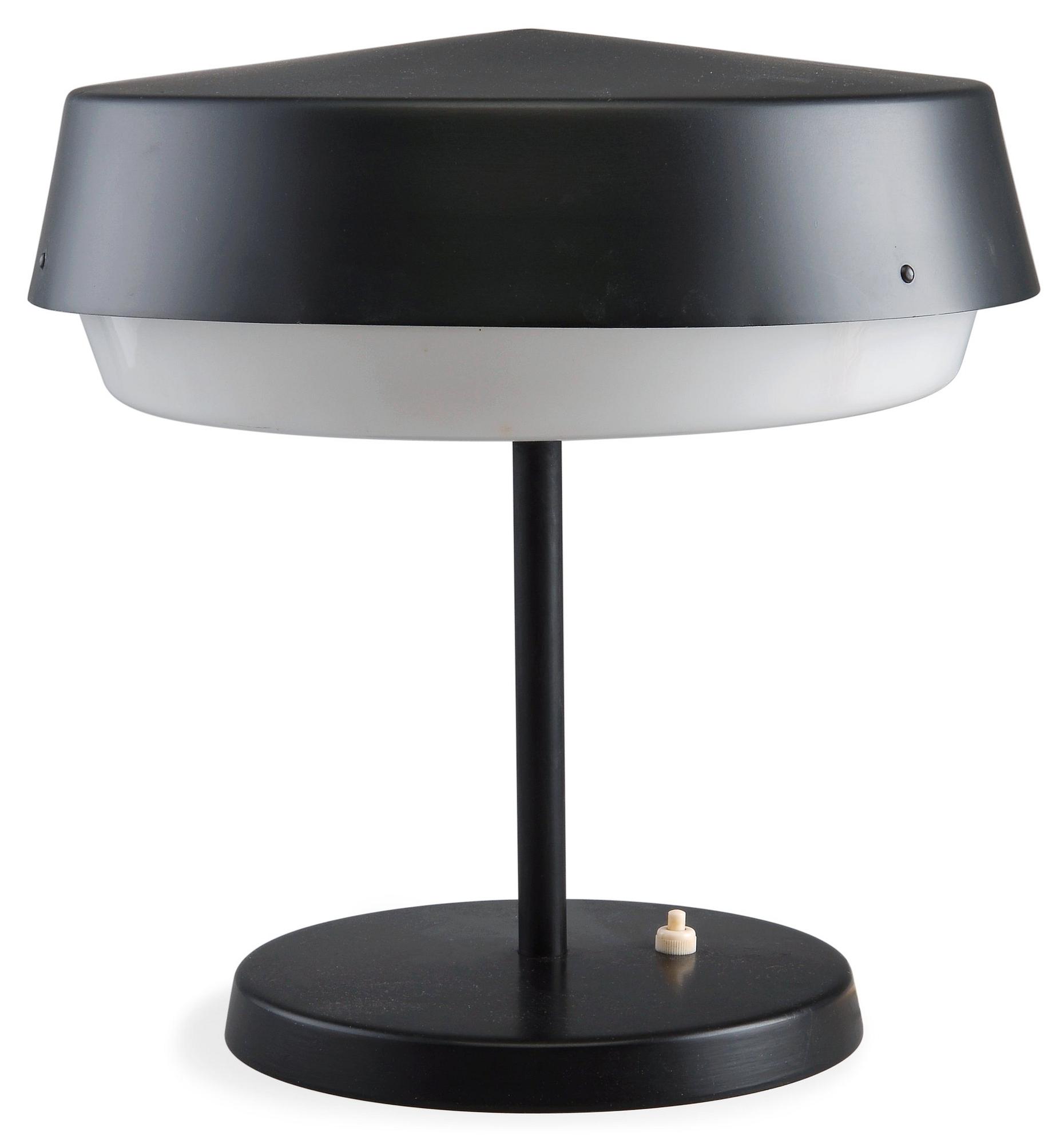 Voitto Haapalainen, BORDSLAMPA.