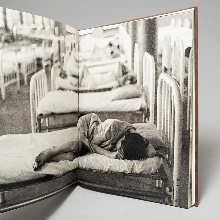 "Richard Avedon: An Autobiography".