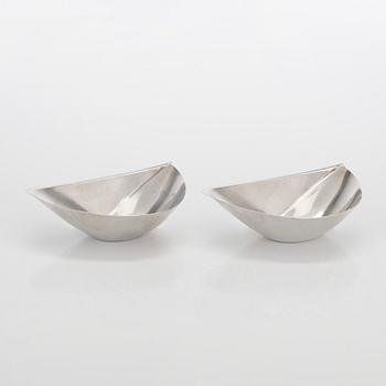 Tapio Wirkkala, two silver bowls, marked TW, Kultakeskus, Hämeenlinna 1960.