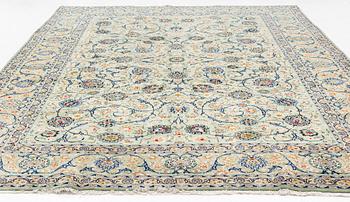 A carpet, semi-antique Najafabad, ca 420 x 306 cm.