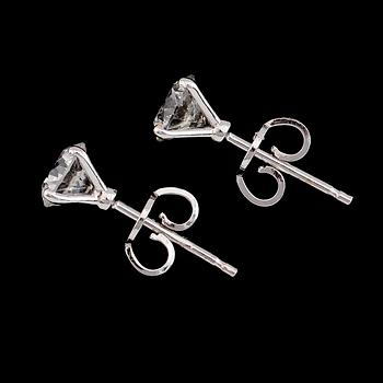 ÖRHÄNGEN, 1 par, 18K vitguld, briljantslipade diamanter tot ca 1.65 ct.