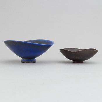 Berndt Friberg, a set of two stoneware bowls, Gustavsbergs studio 1952 and 1962.