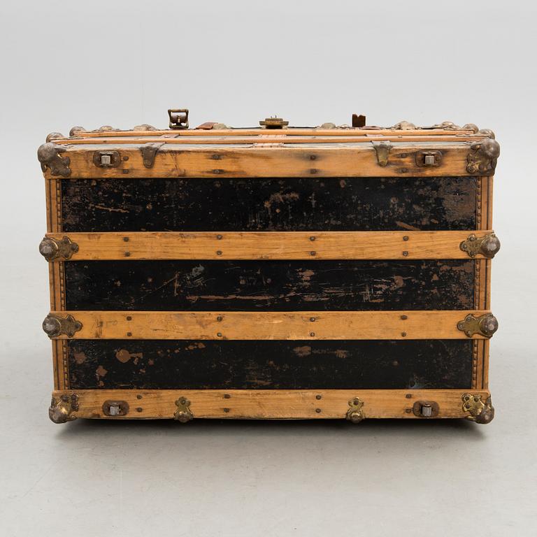 An early 20th Century trunk by The Belber Trunk & Bag Co, New York.