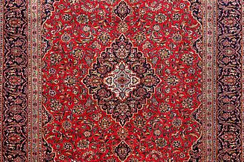A carpet, Kashan, ca 397 x 295 cm.