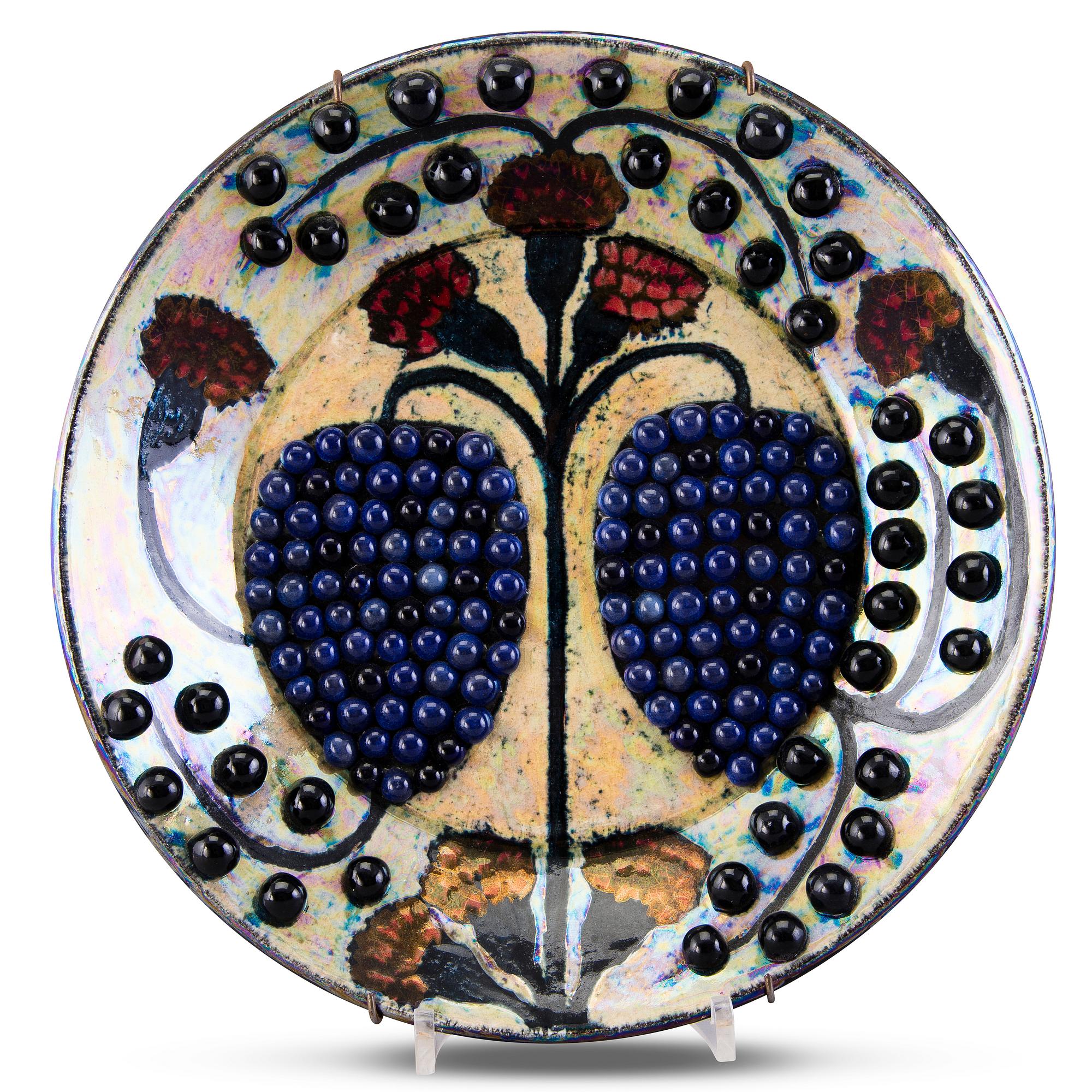 Birger Kaipiainen, A ceramic dish signed Kaipiainen, Arabia