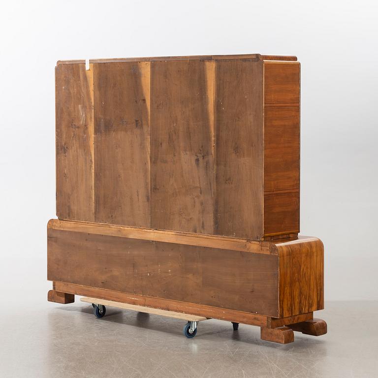 A German Art Deco cabinet from Deutsche Wohnkultur.