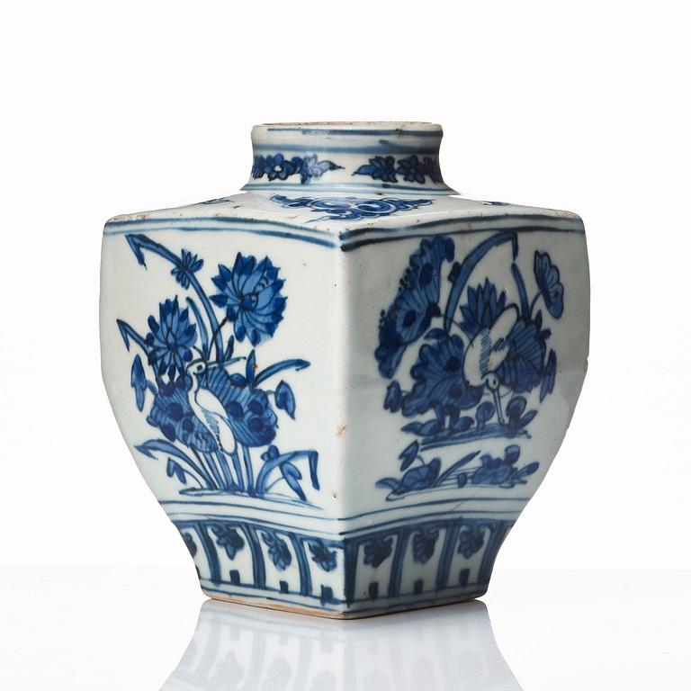 A blue and white jar, Ming dynasty (1368-1644), with hallmark.