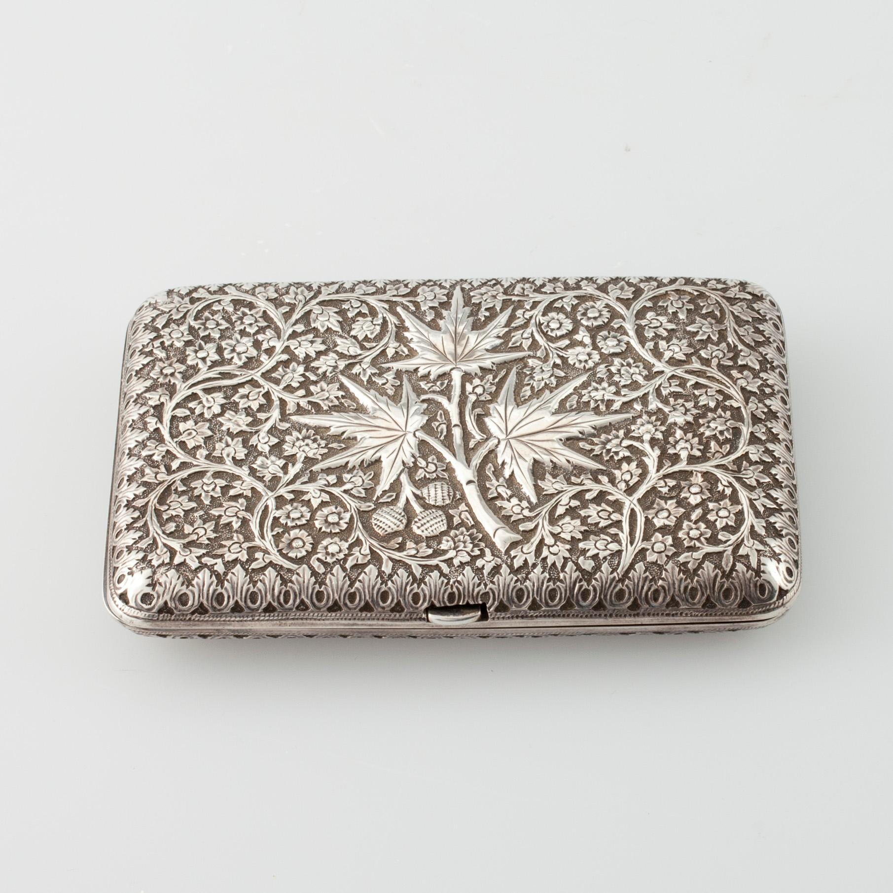 CIGARETTETUI, ostämplat silver. Vikt ca 148,7 g.