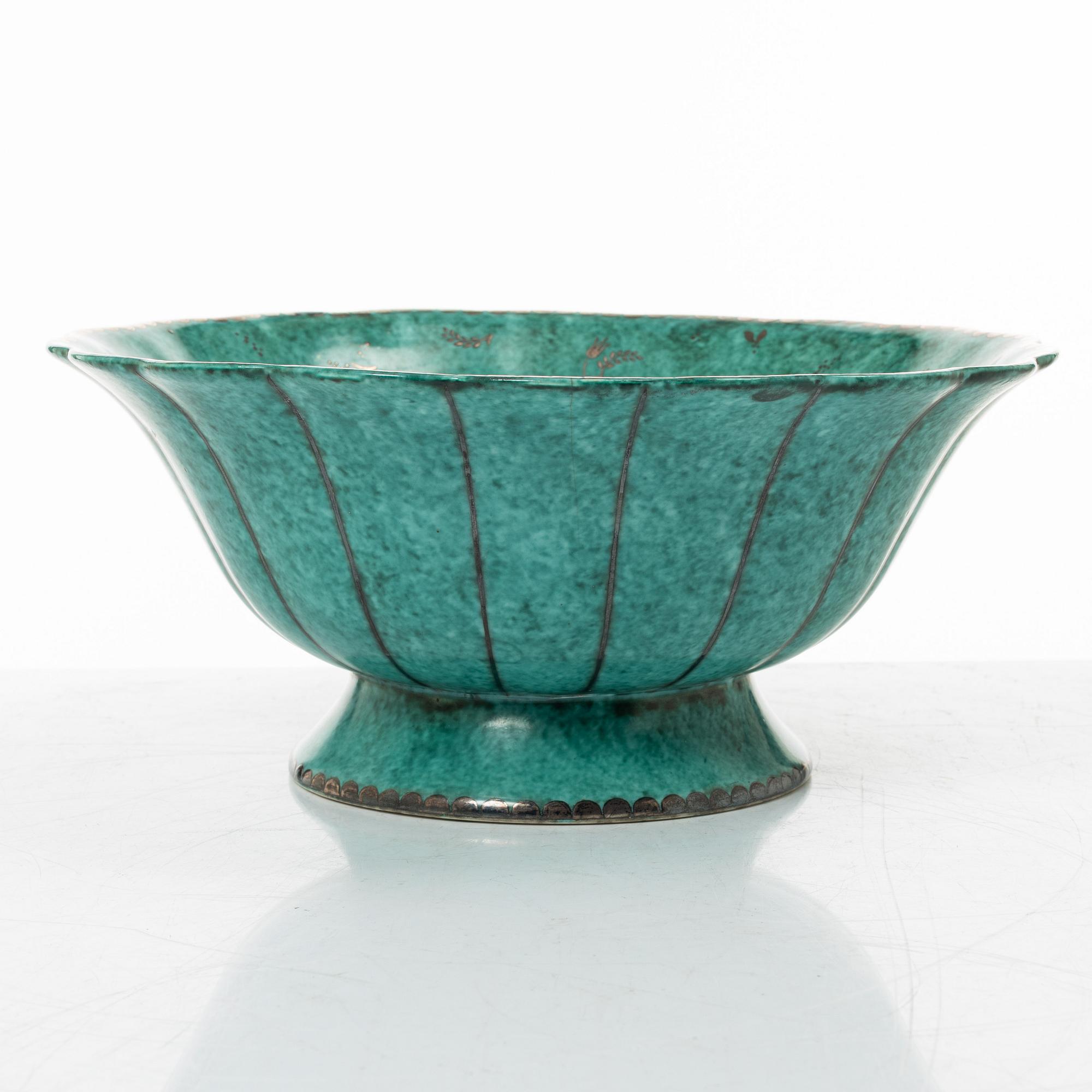 Wilhelm Kåge, a stoneware 'Argenta' bowl, Gustavsberg, Swedn, 1944.