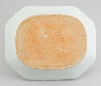 STEKFAT, porslin, Kina, Qianlong 1736-1795.
