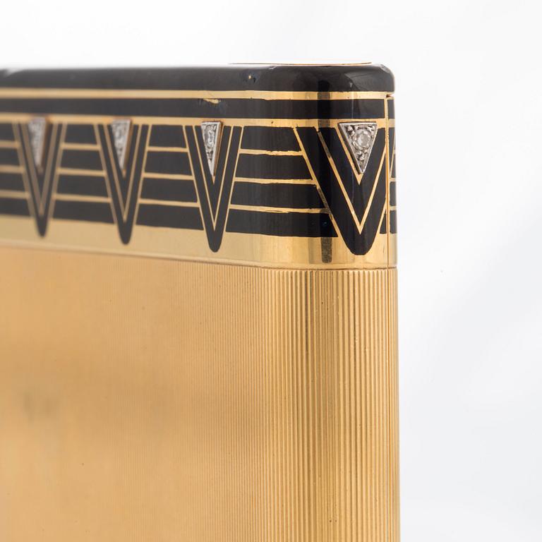 A Cartier Art Deco cigarett case in 18K gold with black enamel and eight-cut diamonds. dimensions 9.8 X 7.5 X 1.2 cm, weight 183 g. Signed Cartie...