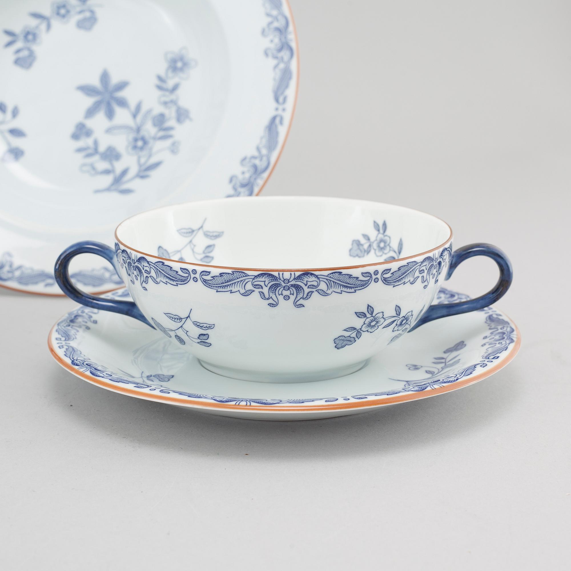 37 pieces of porcelain tableware from Rörstrand, model "Ostindia", second half of the 20th century.