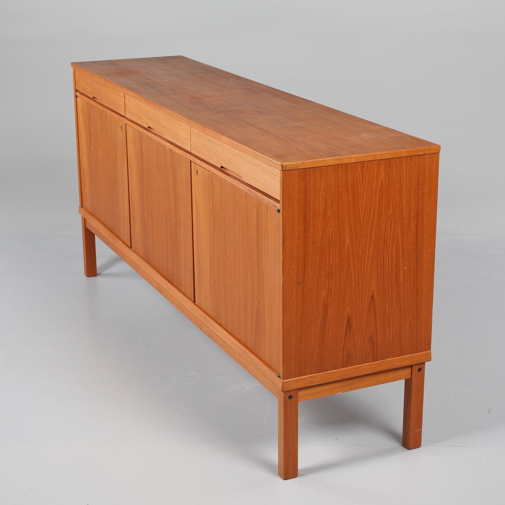 SIDEBOARD, omkring 1900-talets mitt.