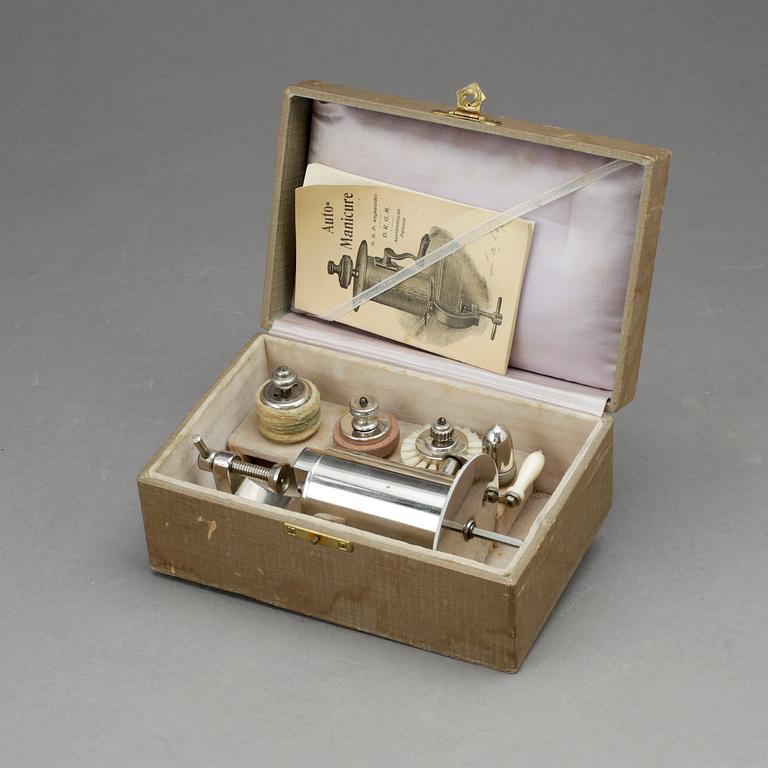 MANIKYRSET, "Auto-Manicure", 1930-40-tal.