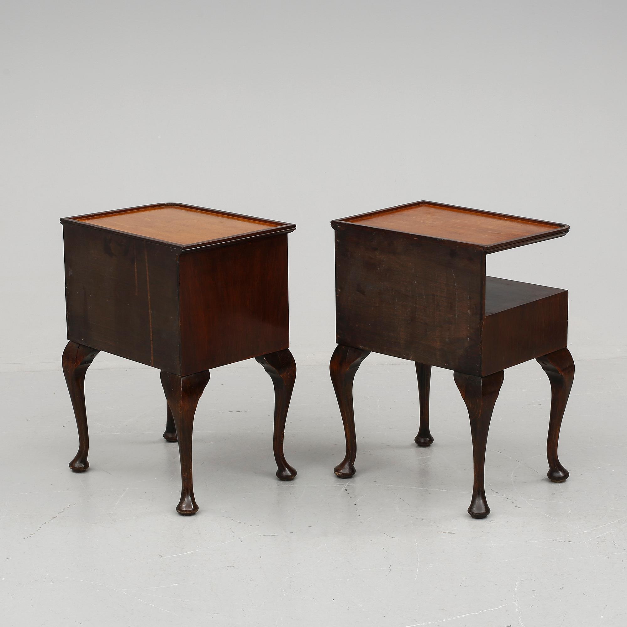 SÄNGBORD, ett par. 1930-/40-tal.