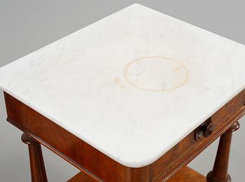 POTTSKÅP, ett par, nyrenässans, 1800-talets andra hälft.