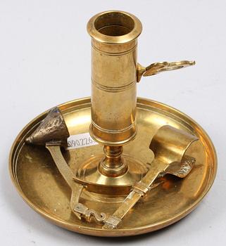 LJUSSTAKE MED SLÄCKNINGSANORDNING, mässing, Skultuna, 1900-tal.