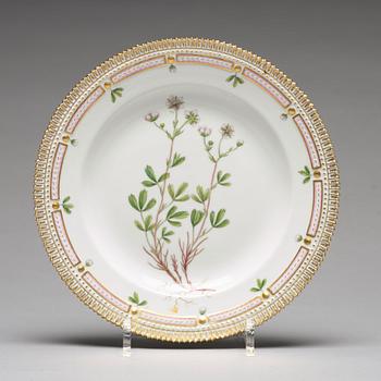 A set of six Royal Copenhagen 'Flora Danica' dishes, Denmark, 20th Century.