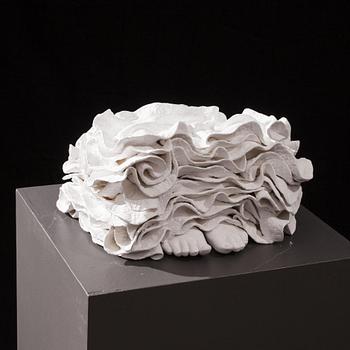 SAANA MURTTI
Beyond presence, 2013. 
Porslin, 40x22x30 cm.