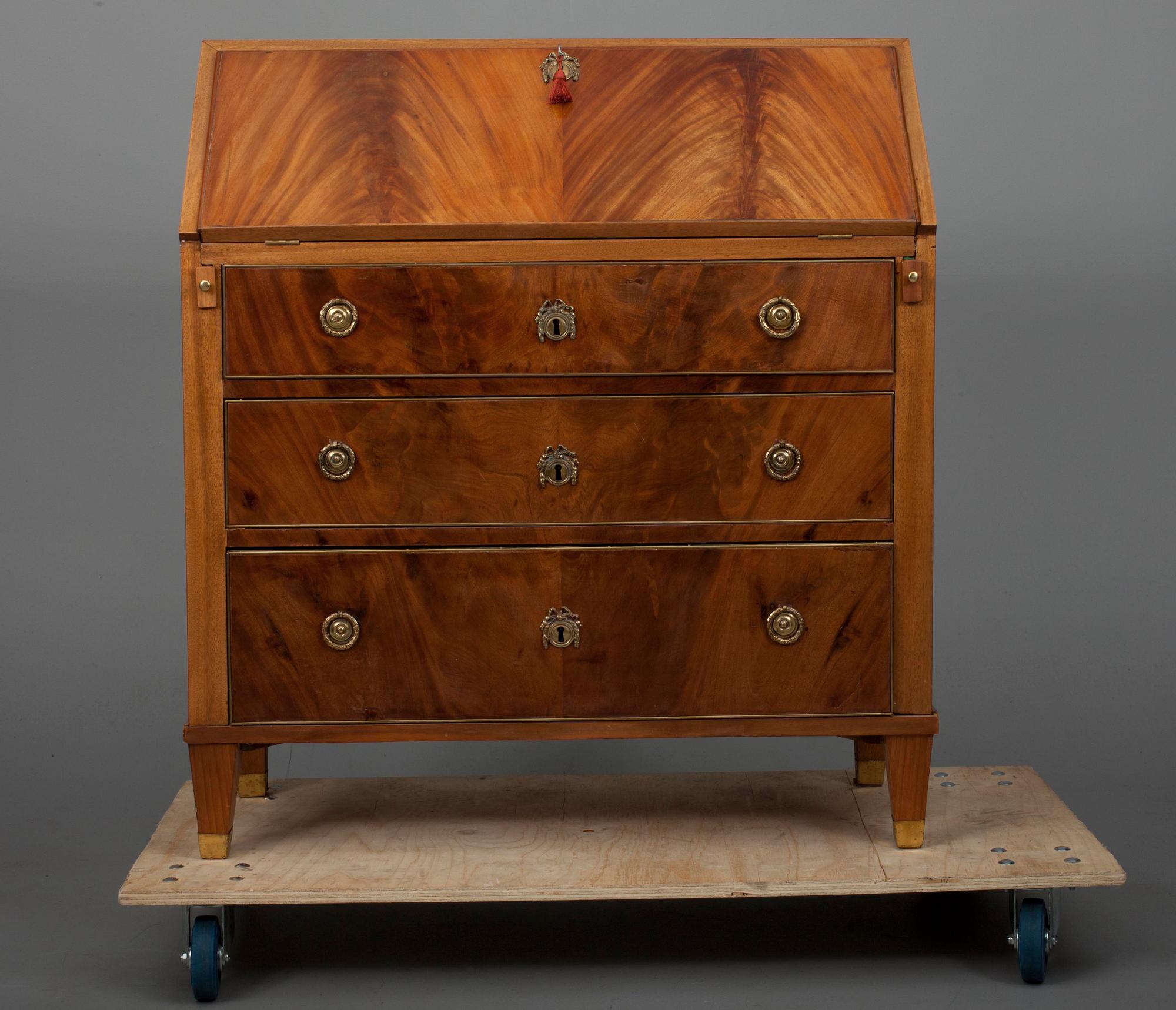 SEKRETÄR, gustaviansk stil, ca 1900.