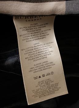 BURBERRY, trenchcoat.