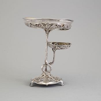 An Art Nouveau double silver bowl on stand, maker's mark CG Hallberg, Stockholm, 1902.