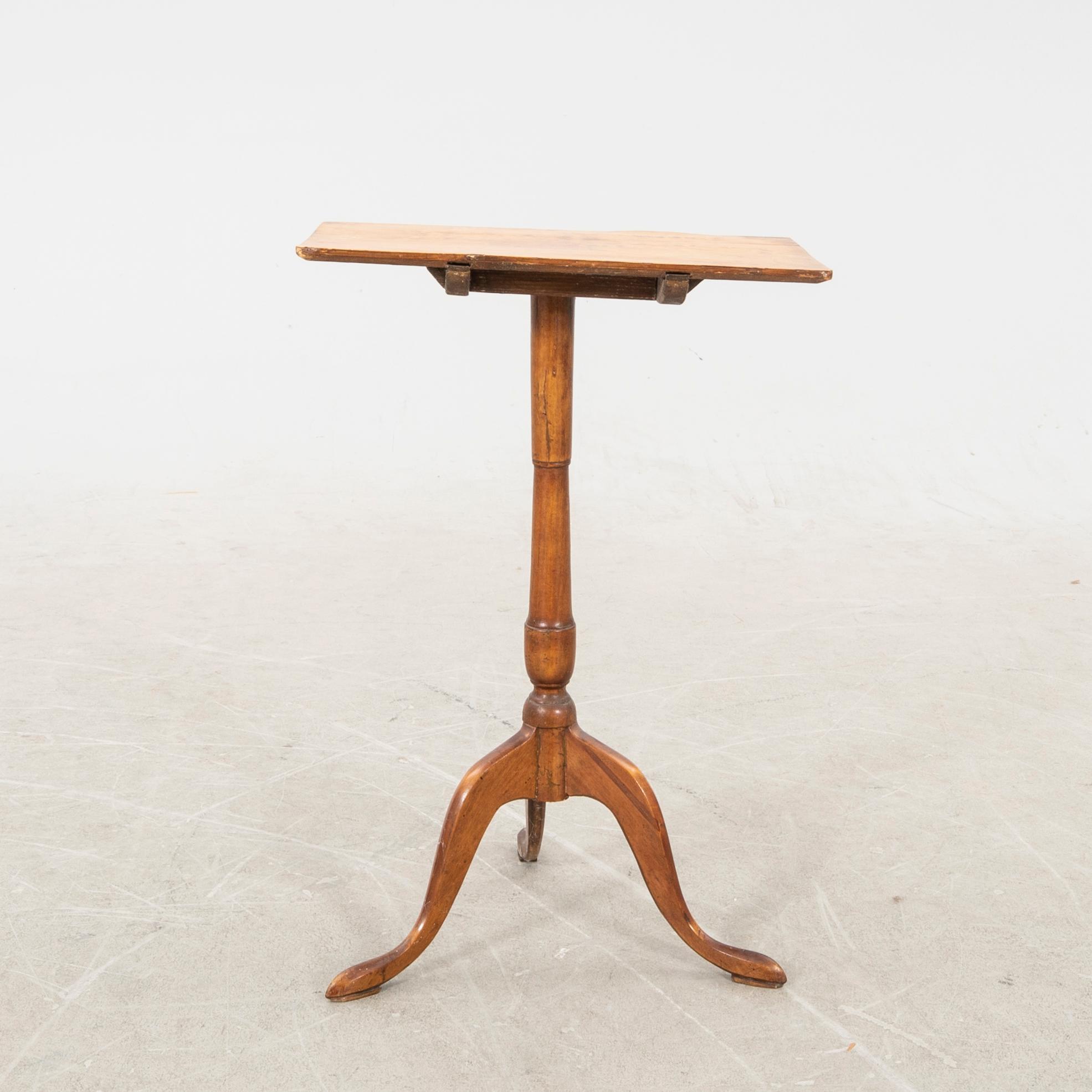 Folding table Mälardalen around 1800.