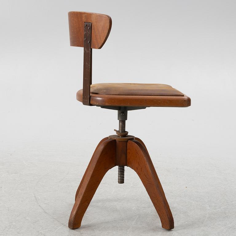 Skrivbordsstol, Åtvidaberg, 1900-talets mitt.