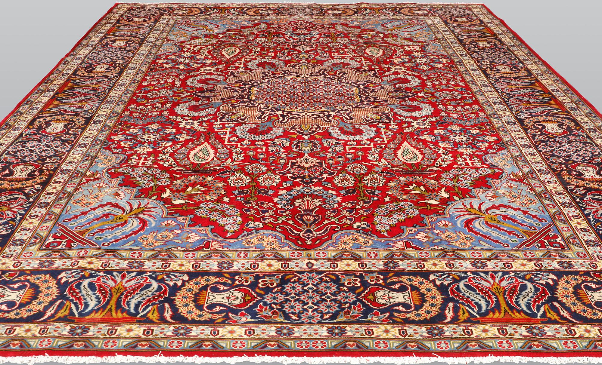 Matta, Najafabad, ca 406 x 305 cm.