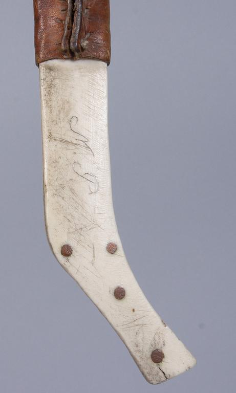 KNIV, ben, monogramsign, 1900-tal.