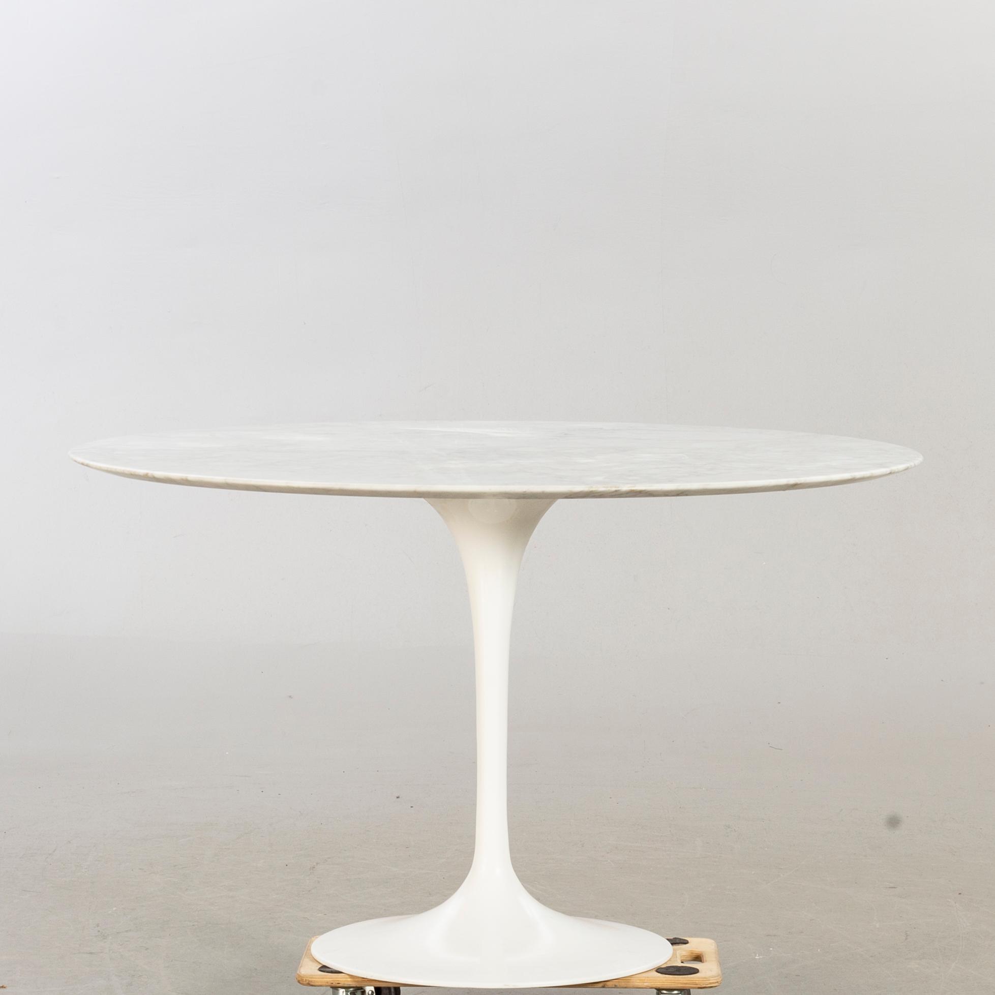 EERO SAARINEN, a dinner table "Tulip".