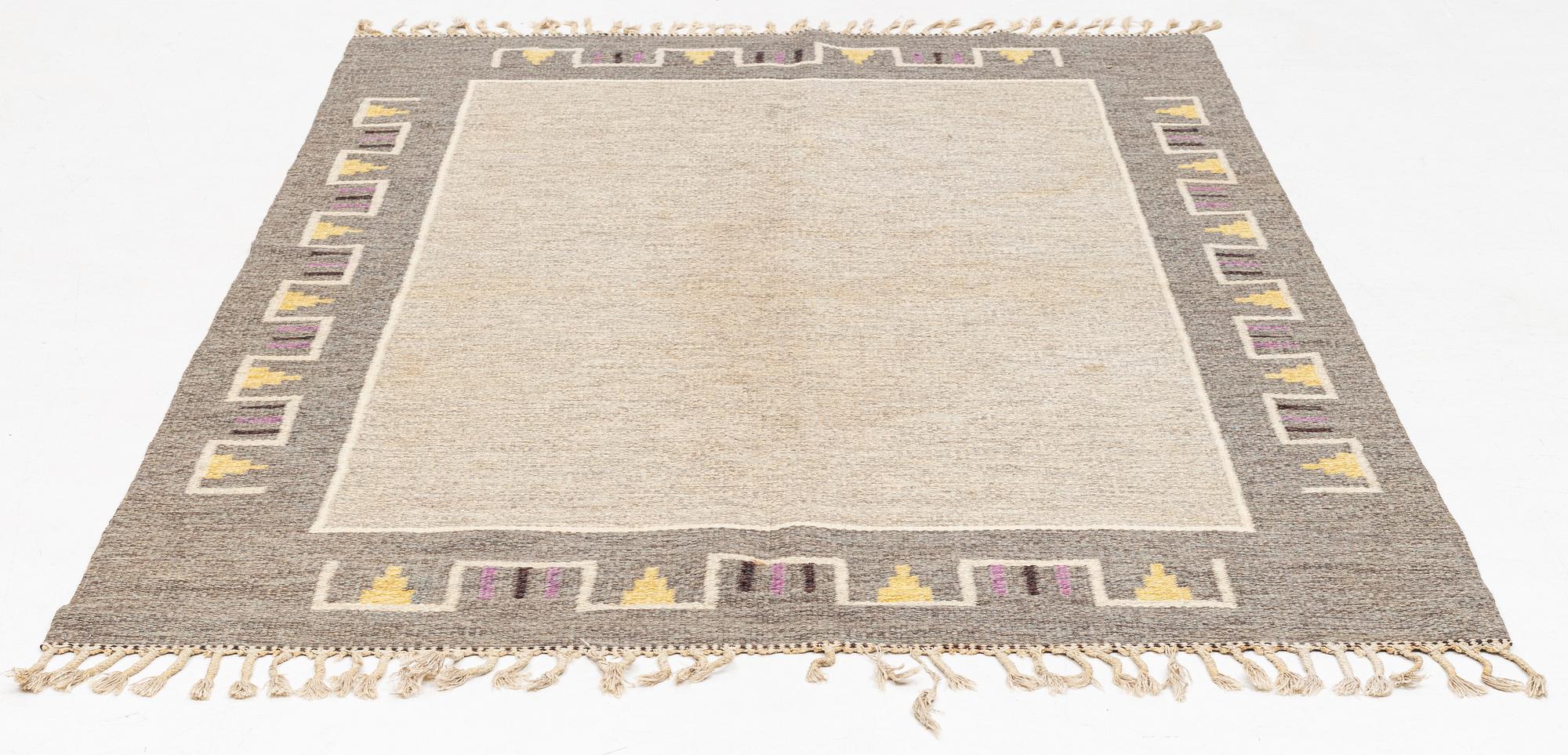 A swedish  1920-30s flat weave carpet, c 243 x 162 cm.