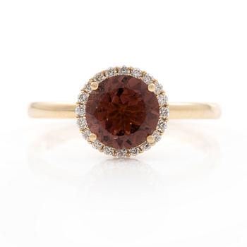 Ring 14K guld med rosa turmalin och briljantslipade diamanter.