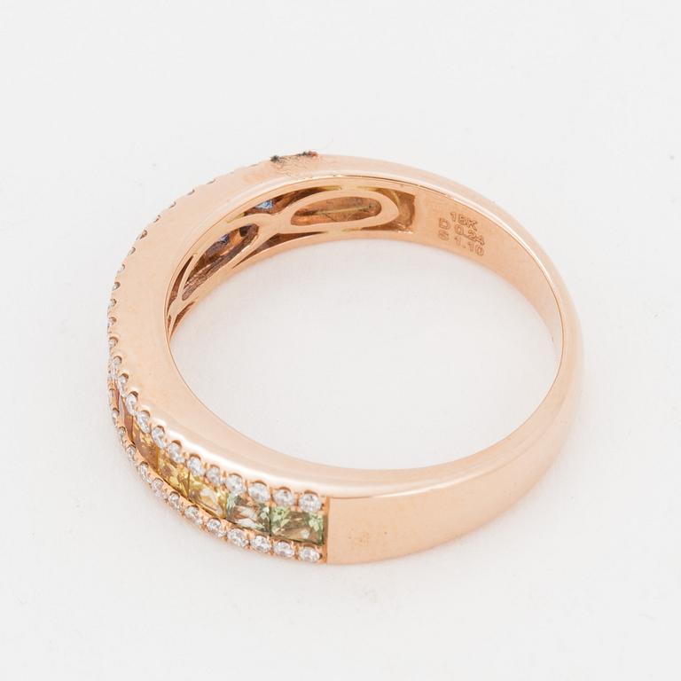 RING, med olikfärgade safirer och briljantslipade diamanter.