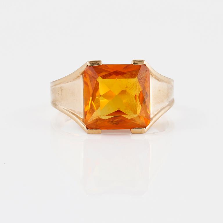 RING, 18K guld med fasettslipad citrin. Vikt 5,0 gram.